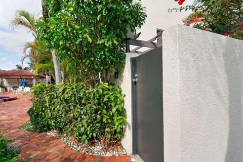Townhouse in Miami, Florida 2 bedrooms, 98.2 sq.m. № 1952609 - photo 4