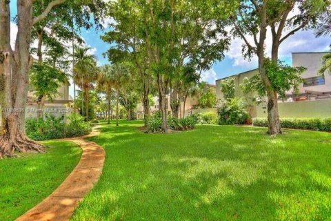 Townhouse in Miami, Florida 2 bedrooms, 98.2 sq.m. № 1952609 - photo 25