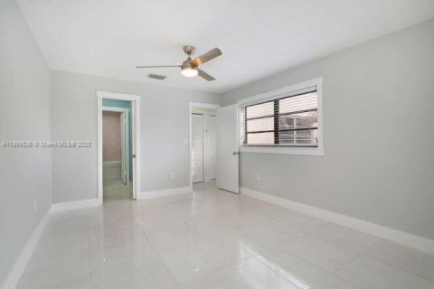 Townhouse in Miami, Florida 2 bedrooms, 98.2 sq.m. № 1952609 - photo 16
