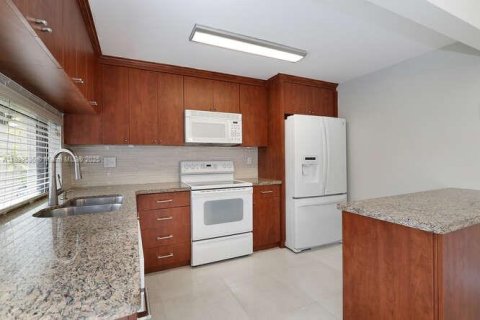Townhouse in Miami, Florida 2 bedrooms, 98.2 sq.m. № 1952609 - photo 15