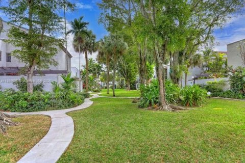 Townhouse in Miami, Florida 2 bedrooms, 98.2 sq.m. № 1952609 - photo 27