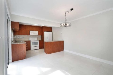 Townhouse in Miami, Florida 2 bedrooms, 98.2 sq.m. № 1952609 - photo 12
