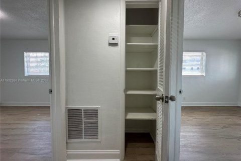 Apartment in Deerfield Beach, Florida 2 bedrooms, 85.93 sq.m. № 1953773 - photo 5