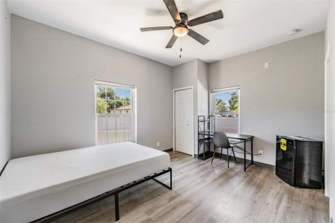 Commercial property in Saint Petersburg, Florida 6 bedrooms, 196.21 sq.m. № 1826787 - photo 25