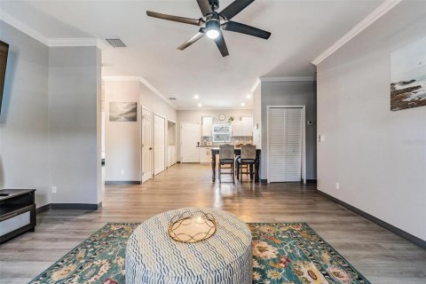 Commercial property in Saint Petersburg, Florida 6 bedrooms, 196.21 sq.m. № 1826787 - photo 20