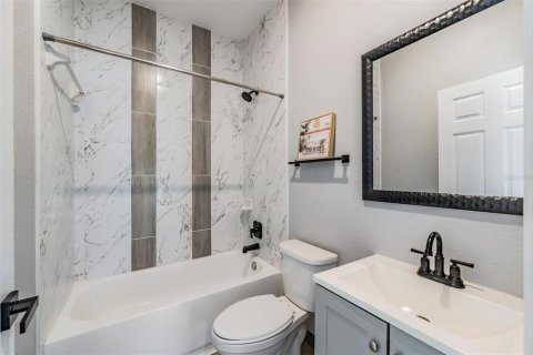 Commercial property in Saint Petersburg, Florida 6 bedrooms, 196.21 sq.m. № 1826787 - photo 6