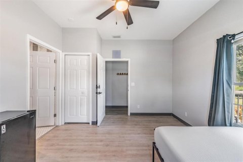Commercial property in Saint Petersburg, Florida 6 bedrooms, 196.21 sq.m. № 1826787 - photo 7