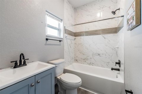 Commercial property in Saint Petersburg, Florida 6 bedrooms, 196.21 sq.m. № 1826787 - photo 14