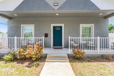 Commercial property in Saint Petersburg, Florida 6 bedrooms, 196.21 sq.m. № 1826787 - photo 3