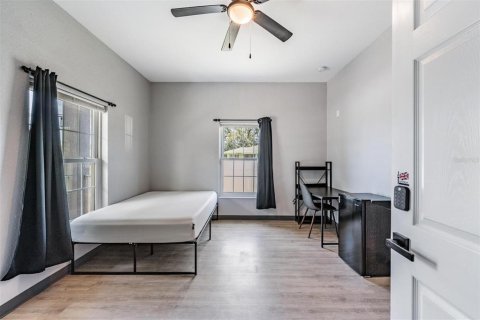 Commercial property in Saint Petersburg, Florida 6 bedrooms, 196.21 sq.m. № 1826787 - photo 8