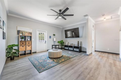 Commercial property in Saint Petersburg, Florida 6 bedrooms, 196.21 sq.m. № 1826787 - photo 18