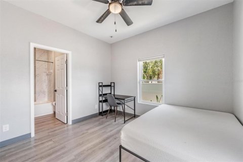 Commercial property in Saint Petersburg, Florida 6 bedrooms, 196.21 sq.m. № 1826787 - photo 29