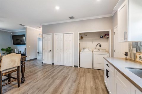 Commercial property in Saint Petersburg, Florida 6 bedrooms, 196.21 sq.m. № 1826787 - photo 24