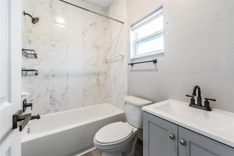 Commercial property in Saint Petersburg, Florida 6 bedrooms, 196.21 sq.m. № 1826787 - photo 17