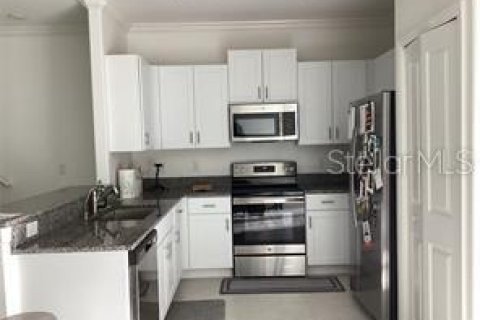 Townhouse in Land O' Lakes, Florida 3 bedrooms, 154.78 sq.m. № 2197466 - photo 2