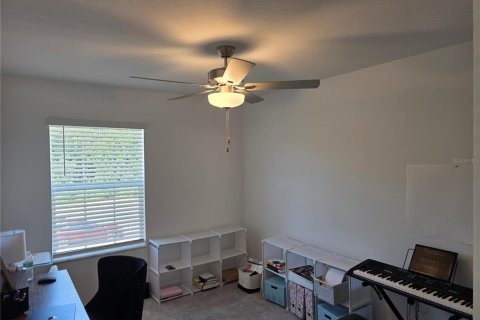 Townhouse in Land O' Lakes, Florida 3 bedrooms, 154.78 sq.m. № 2197466 - photo 7