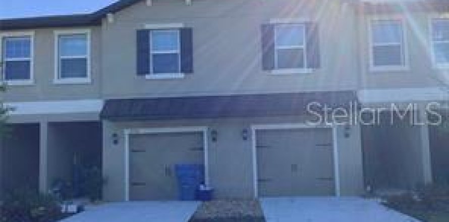 Townhouse in Land O' Lakes, Florida 3 bedrooms, 154.78 sq.m. № 2197466