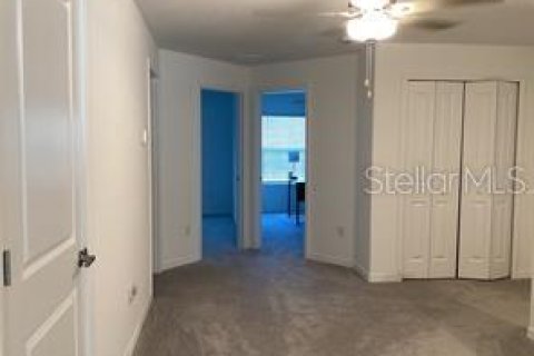 Townhouse in Land O' Lakes, Florida 3 bedrooms, 154.78 sq.m. № 2197466 - photo 5