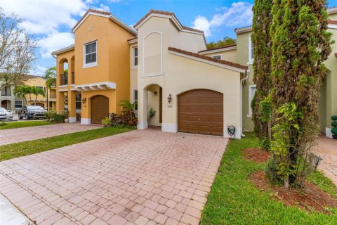Townhouse in Miami, Florida 3 bedrooms, 161.65 sq.m. № 1701076 - photo 3