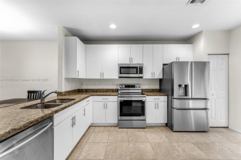 Townhouse in Miami, Florida 3 bedrooms, 161.65 sq.m. № 1701076 - photo 7