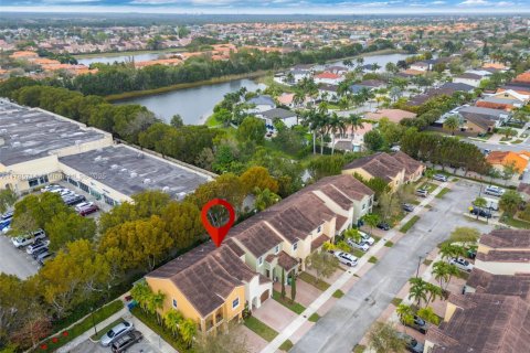 Townhouse in Miami, Florida 3 bedrooms, 161.65 sq.m. № 1701076 - photo 29