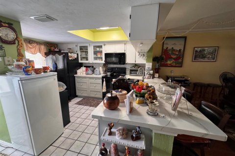Condo in Royal Palm Beach, Florida, 2 bedrooms  № 2147130 - photo 5