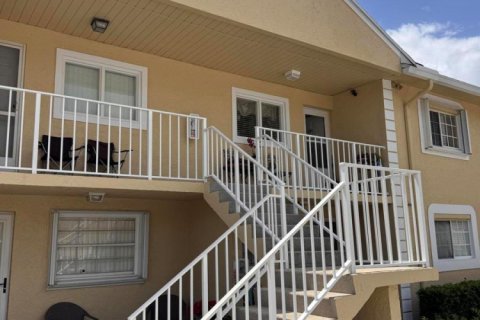 Condo in Royal Palm Beach, Florida, 2 bedrooms № 2147130