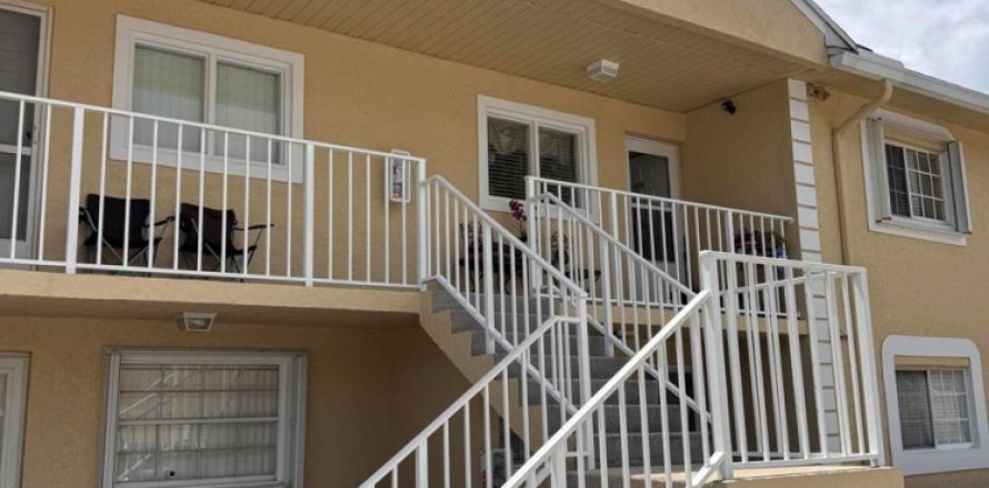 Condo in Royal Palm Beach, Florida, 2 bedrooms  № 2147130
