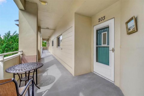 Condo in Clearwater, Florida, 3 bedrooms № 2393909 - photo 2