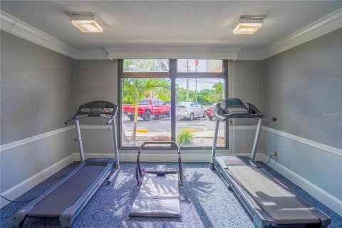 Condo in Saint Petersburg, Florida, 1 bedroom  № 2115909 - photo 12
