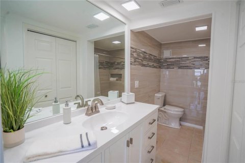 Condo in Saint Petersburg, Florida, 1 bedroom  № 2115909 - photo 4