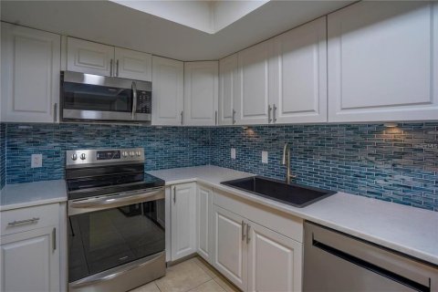 Condo in Saint Petersburg, Florida, 1 bedroom  № 2115909 - photo 28