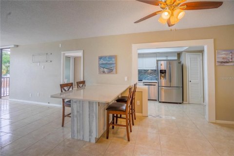 Condo in Saint Petersburg, Florida, 1 bedroom  № 2115909 - photo 6