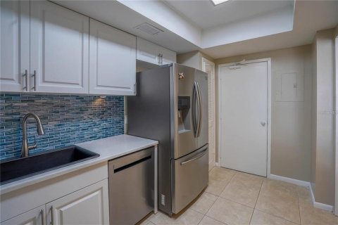 Condo in Saint Petersburg, Florida, 1 bedroom  № 2115909 - photo 29