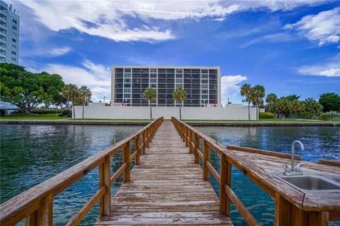 Condo in Saint Petersburg, Florida, 1 bedroom № 2115909