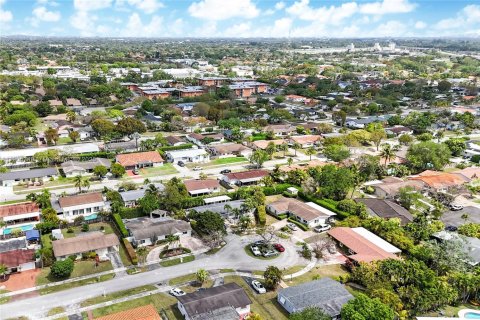 Villa ou maison à vendre à Miami, Floride: 5 chambres, 254.83 m2 № 1955995 - photo 21
