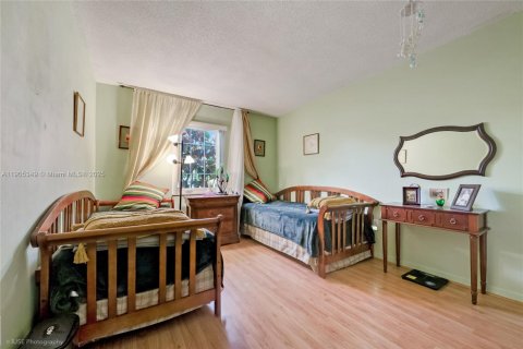 Villa ou maison à vendre à Miami, Floride: 5 chambres, 254.83 m2 № 1955995 - photo 15