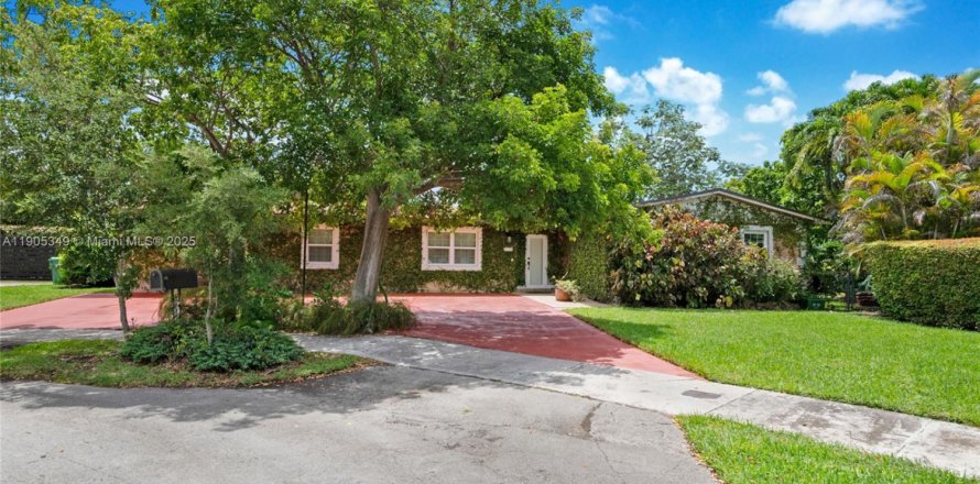 Villa ou maison à Miami, Floride 5 chambres, 254.83 m2 № 1955995