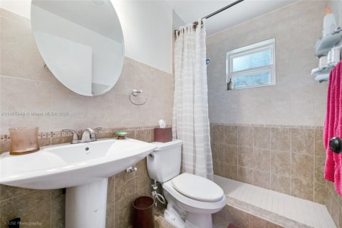 Villa ou maison à vendre à Miami, Floride: 5 chambres, 254.83 m2 № 1955995 - photo 17