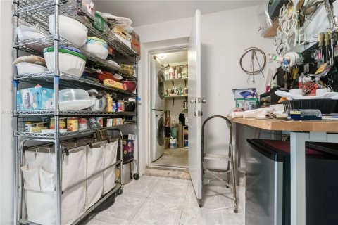 Villa ou maison à vendre à Miami, Floride: 5 chambres, 254.83 m2 № 1955995 - photo 18