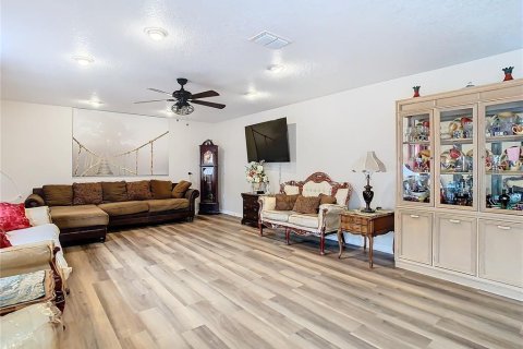 House in Spring Hill, Florida 5 bedrooms, 287.63 sq.m. № 1532150 - photo 7