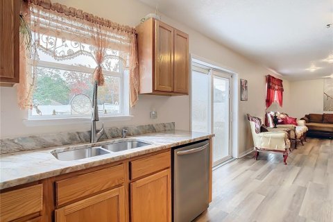 House in Spring Hill, Florida 5 bedrooms, 287.63 sq.m. № 1532150 - photo 12