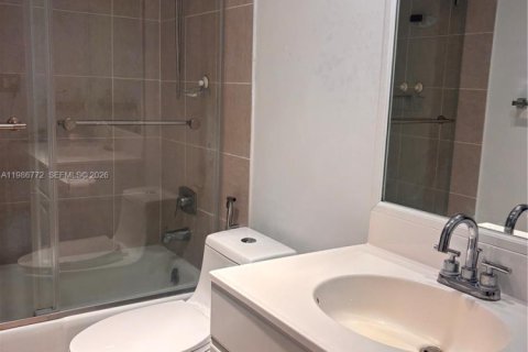 Купить кондоминиум в Майами, Флорида 1 спальня, 81.1м2, № 2044920 - фото 13