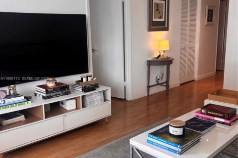 Купить кондоминиум в Майами, Флорида 1 спальня, 81.1м2, № 2044920 - фото 11