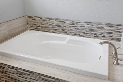 House in New Port Richey, Florida 2 bedrooms, 149.2 sq.m. № 2223166 - photo 13