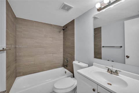 Copropriété à vendre à Miramar, Floride: 2 chambres, 99.41 m2 № 2034852 - photo 13