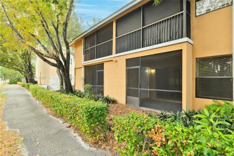 Copropriété à vendre à Miramar, Floride: 2 chambres, 99.41 m2 № 2034852 - photo 20