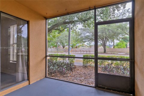 Copropriété à vendre à Miramar, Floride: 2 chambres, 99.41 m2 № 2034852 - photo 25