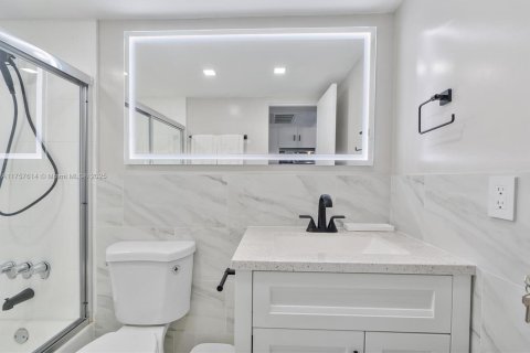 Condo in Sunny Isles Beach, Florida  № 1861286 - photo 12