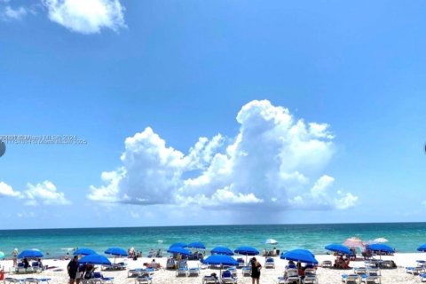 Condo in Sunny Isles Beach, Florida  № 1861286 - photo 24